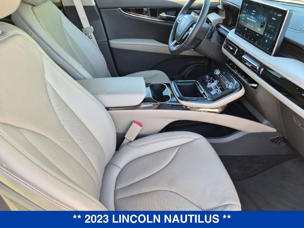 Used 2023 Lincoln Nautilus Reserve w/ Cargo Utility Package AWD/4WD image 34