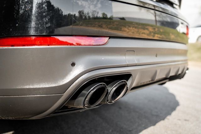 Used 2023 Porsche Cayenne Platinum Edition image 16