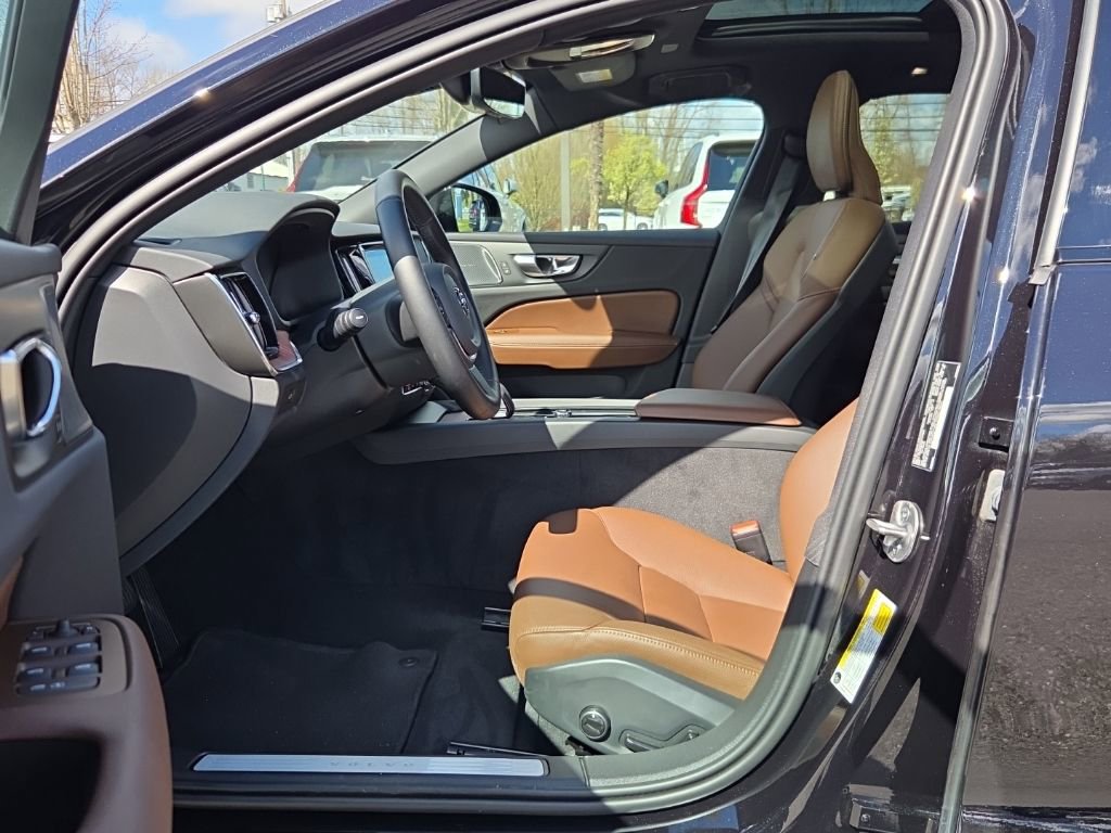 Certified 2025 Volvo V60 B5 Cross Country Plus image 4