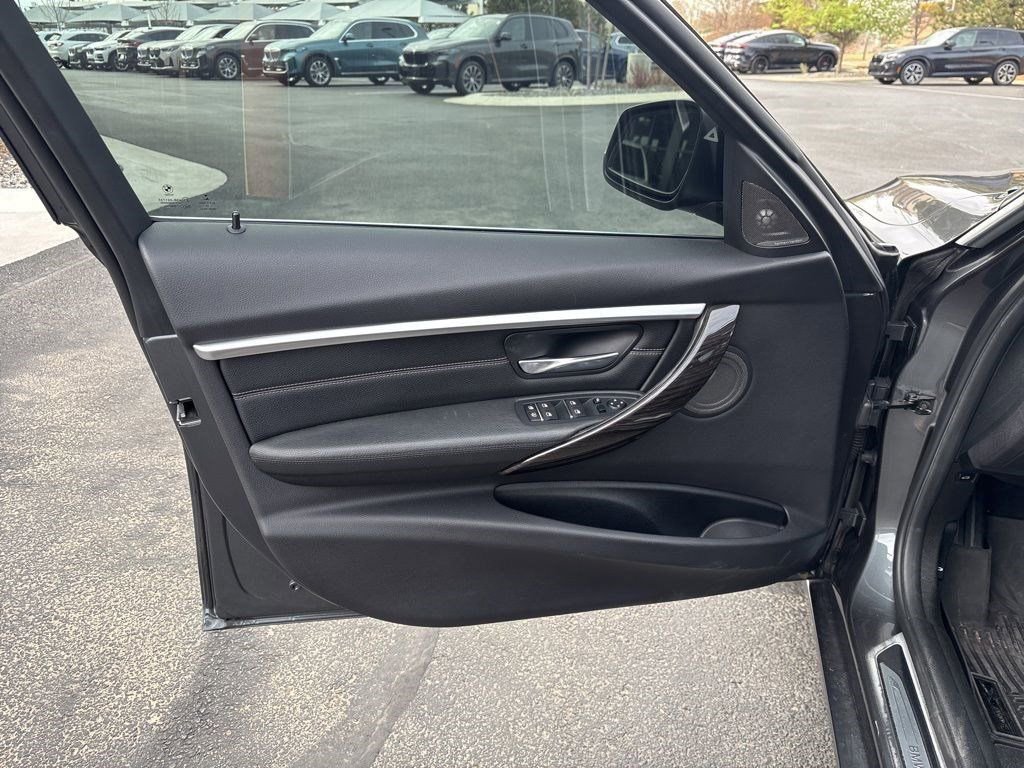 Used 2016 BMW 340i xDrive Sedan image 9