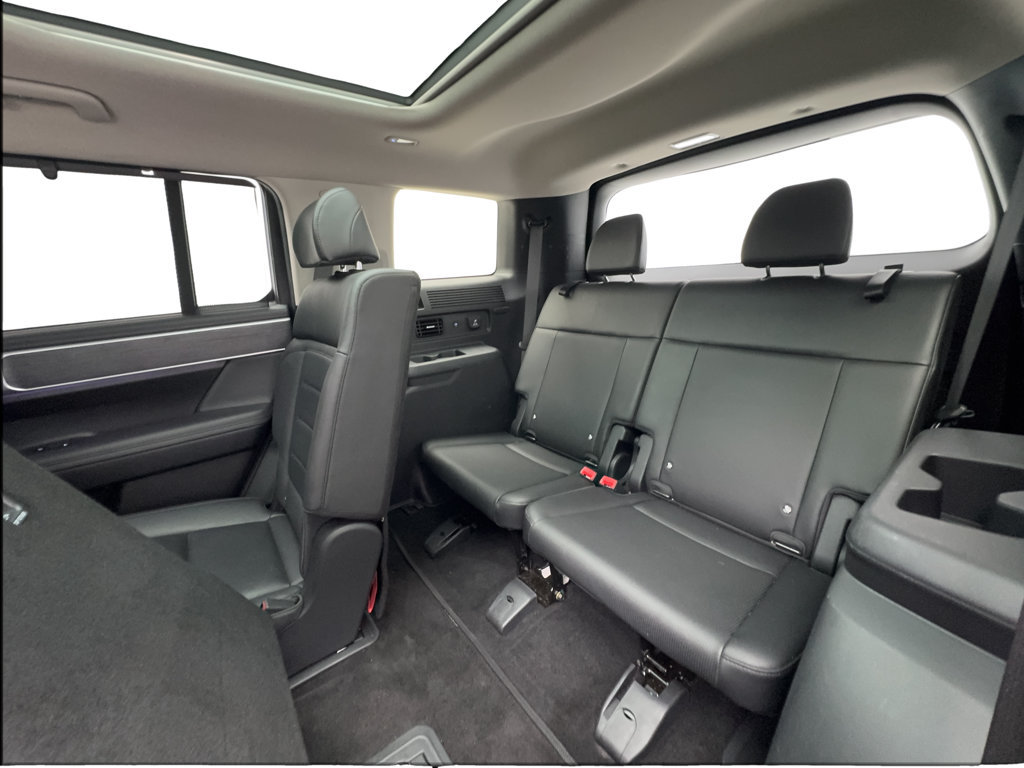 Used 2025 Hyundai Santa Fe Limited AWD/4WD image 28