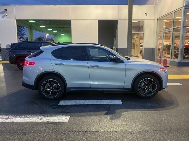 Used 2024 Alfa Romeo Stelvio Ti image 11