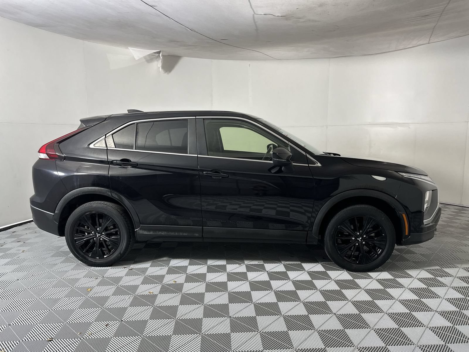 Used 2022 Mitsubishi Eclipse Cross LE AWD/4WD image 9