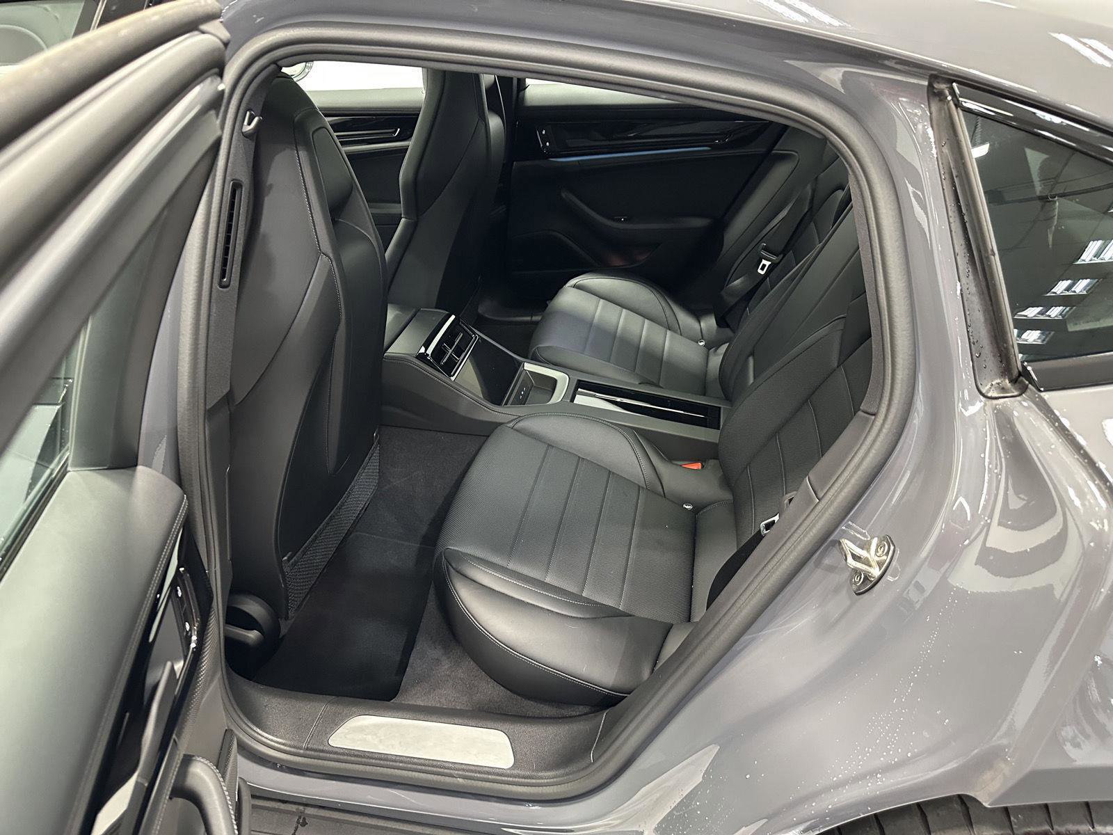 Used 2025 Porsche Panamera 4 image 34