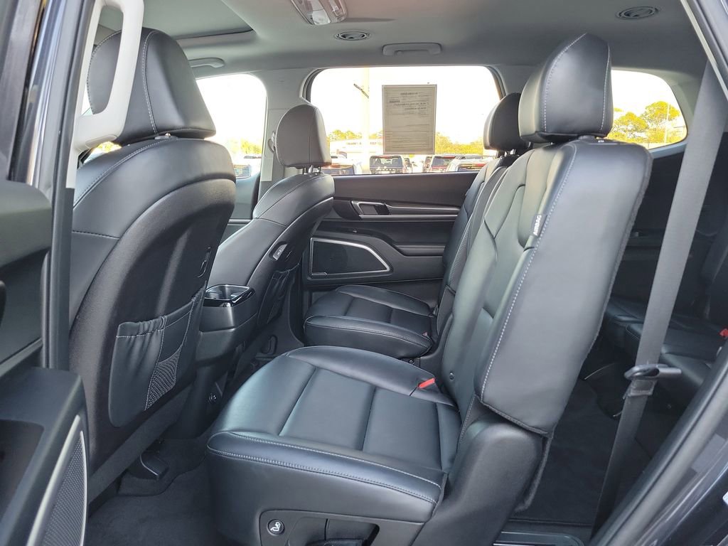 Used 2025 Kia Telluride S image 17