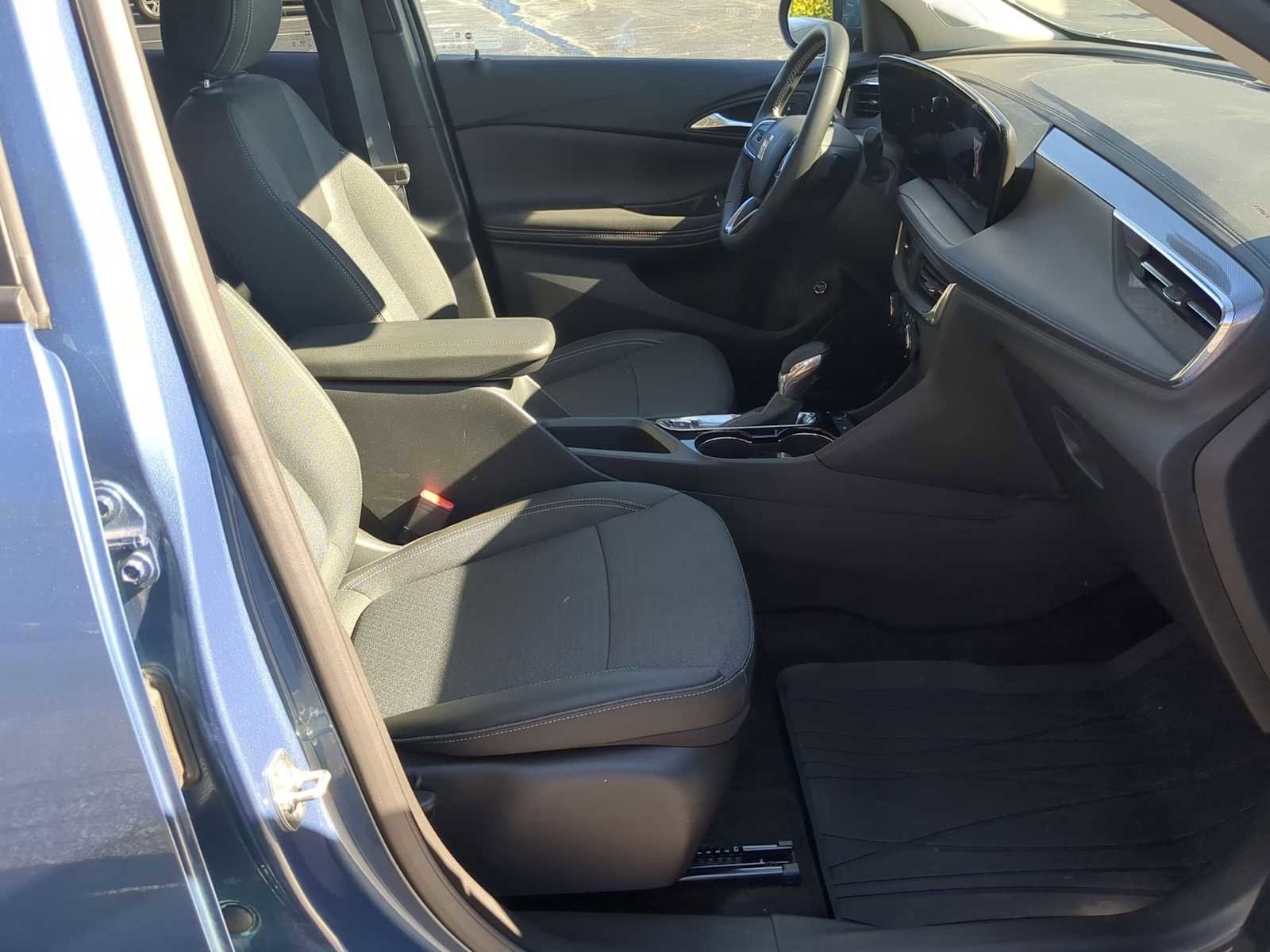 Used 2025 Buick Encore GX Preferred image 26