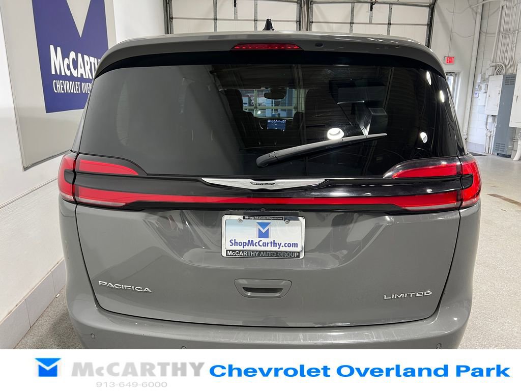 Used 2023 Chrysler Pacifica Limited image 6