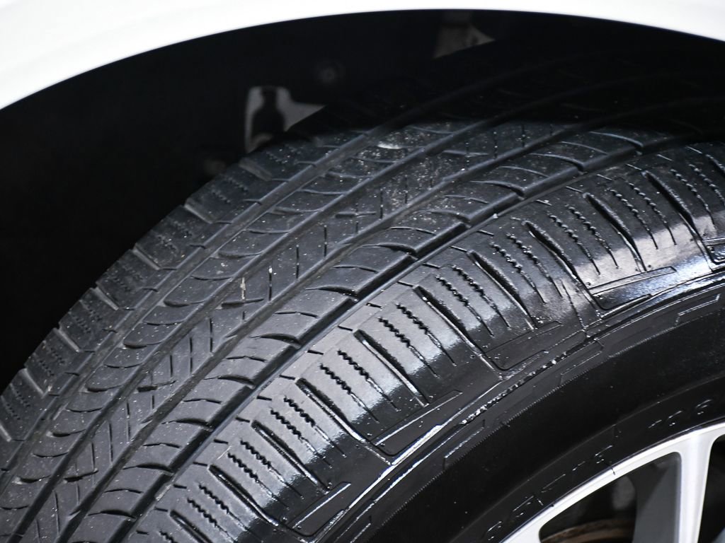 Used 2017 Cadillac XT5 Luxury w/ Driver Awareness Package image 23