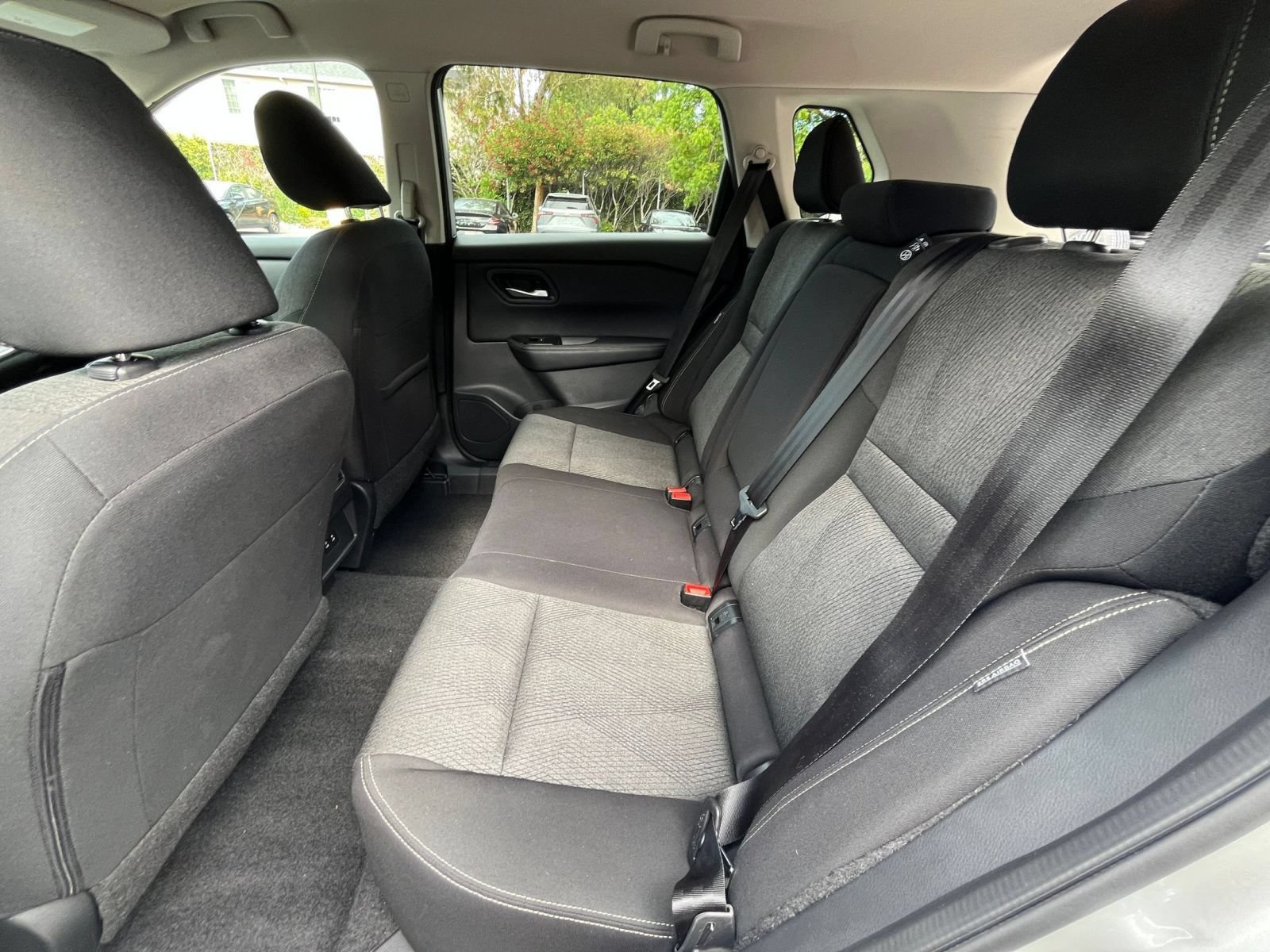 Used 2025 Nissan Rogue SV FWD image 27