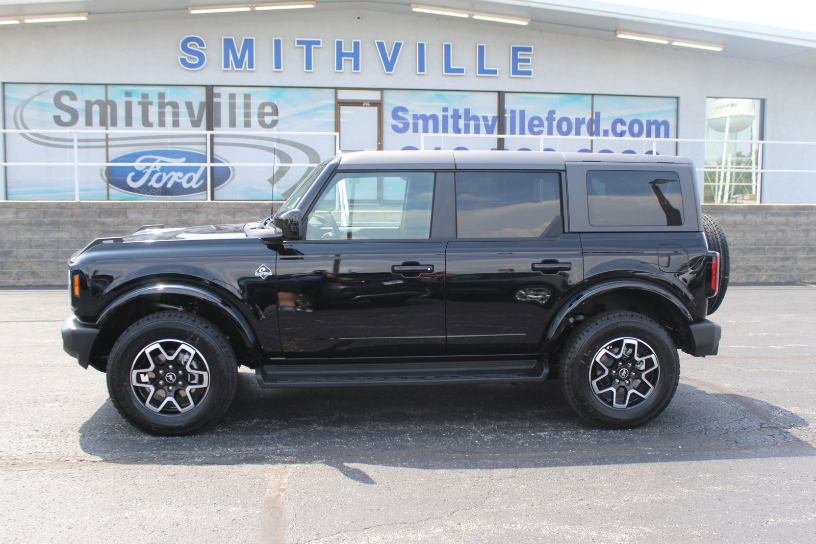 New 2025 Ford Bronco Outer Banks image 2