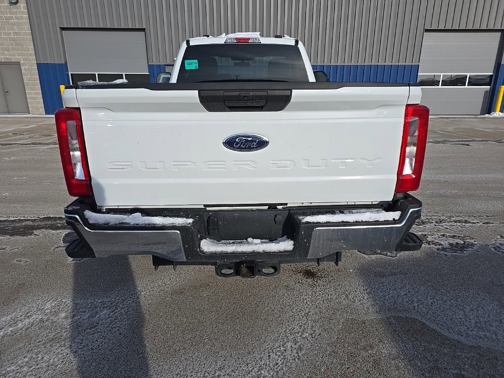 Used 2024 Ford F350 XLT image 4