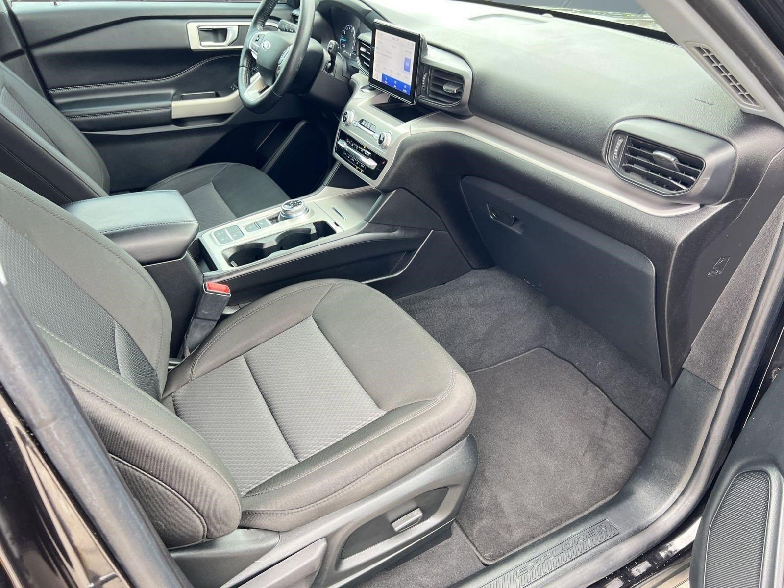 Used 2022 Ford Explorer XLT image 30