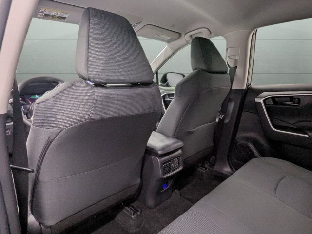 Used 2024 Toyota RAV4 LE FWD image 31