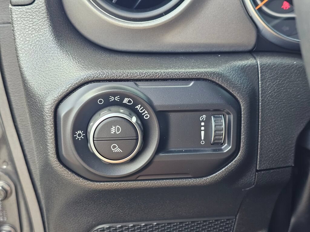Used 2023 Jeep Gladiator Sport AWD/4WD image 32