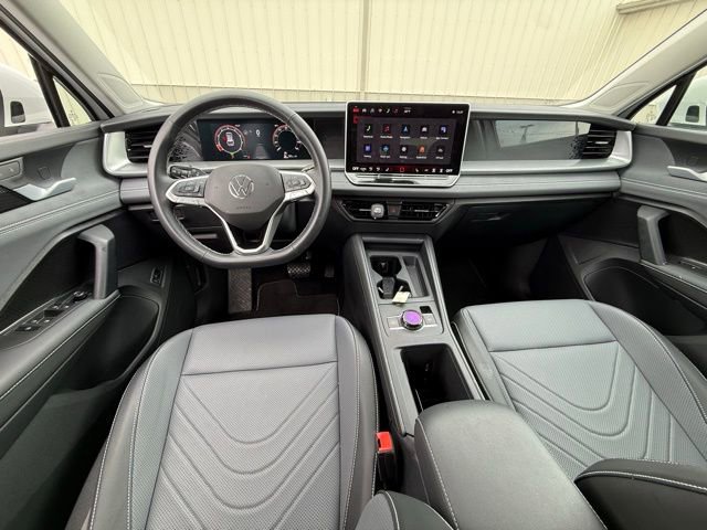 Certified 2025 Volkswagen Tiguan SE w/ Panoramic Sunroof Package AWD/4WD image 10
