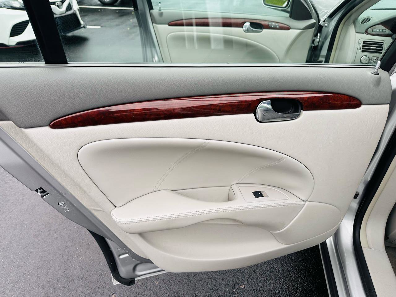 Used 2008 Buick Lucerne CXL w/ Driver Confidence Package FWD image 27