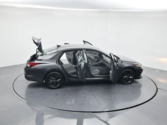 Used 2022 Hyundai Elantra SEL image 44