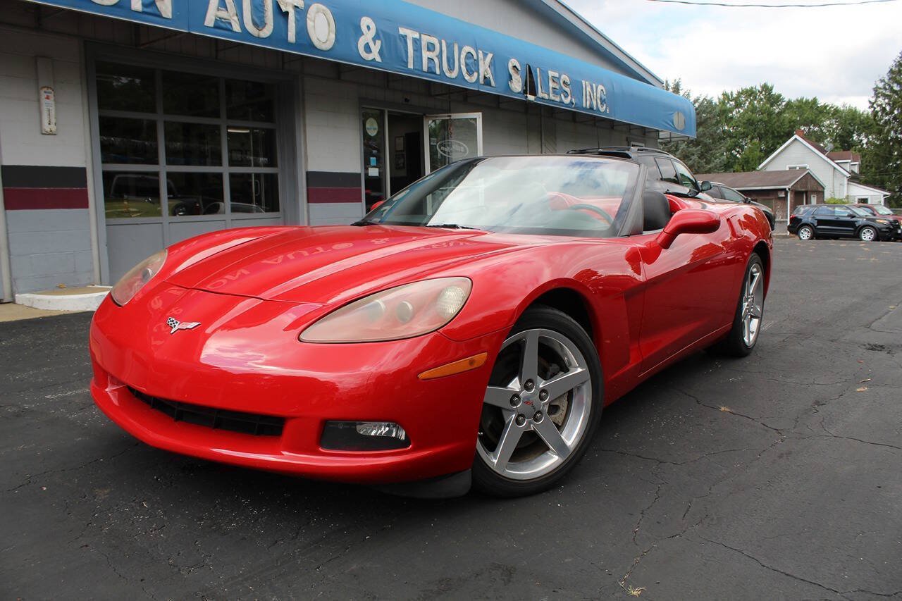 Used 2005 Chevrolet Corvette Convertible w/ Preferred Equipment Group RWD image 2