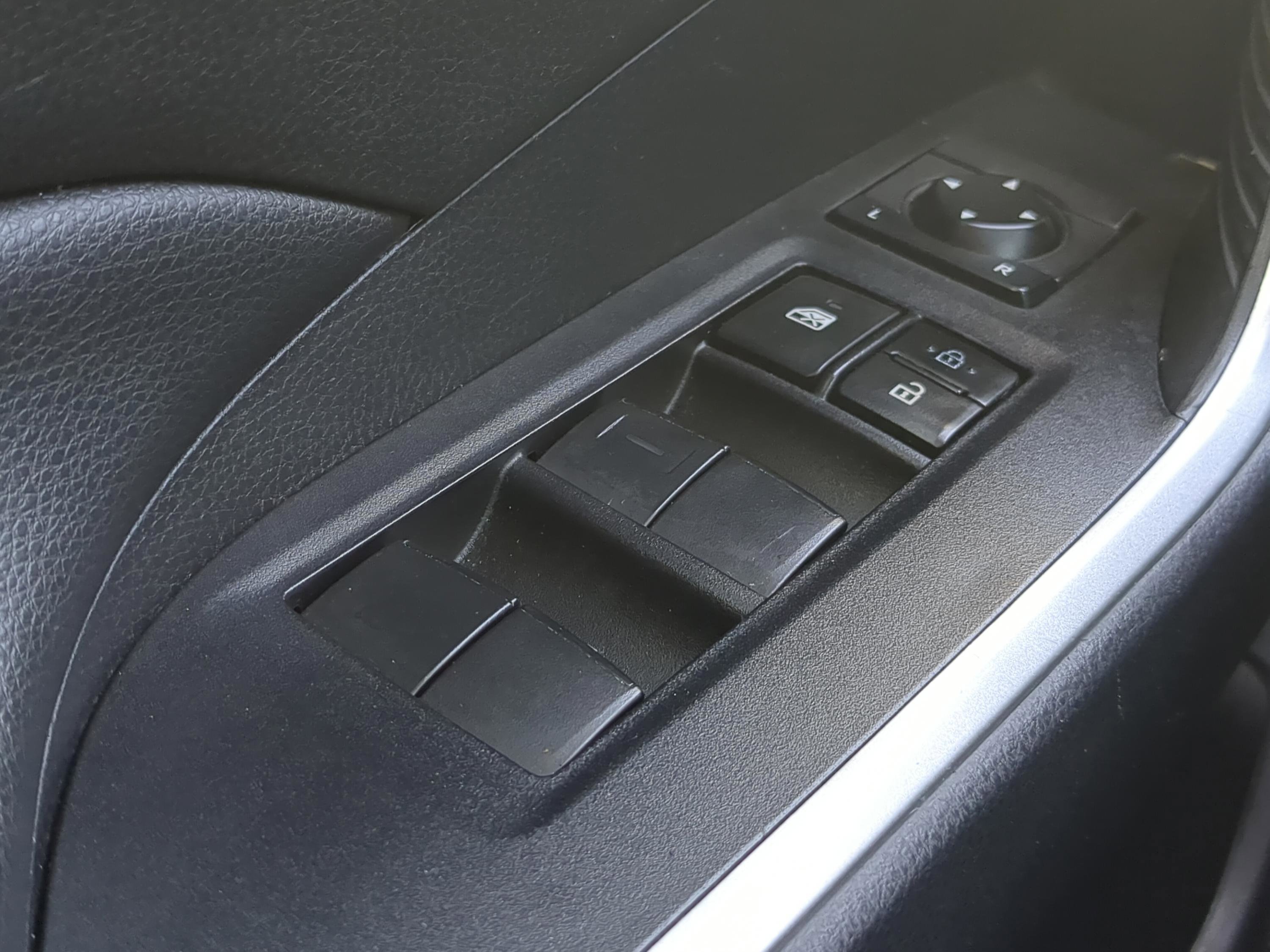 Used 2020 Toyota RAV4 LE image 22