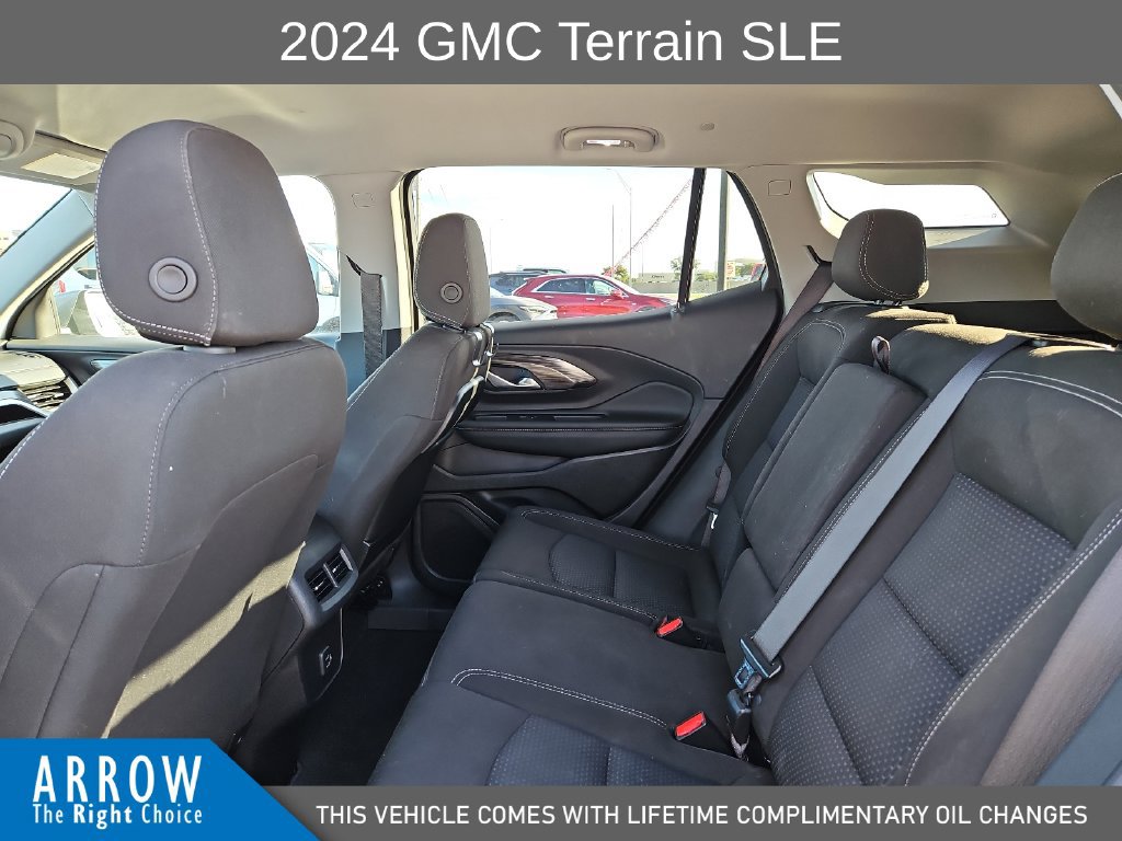 Used 2024 GMC Terrain SLE w/ Driver Convenience Package FWD image 19