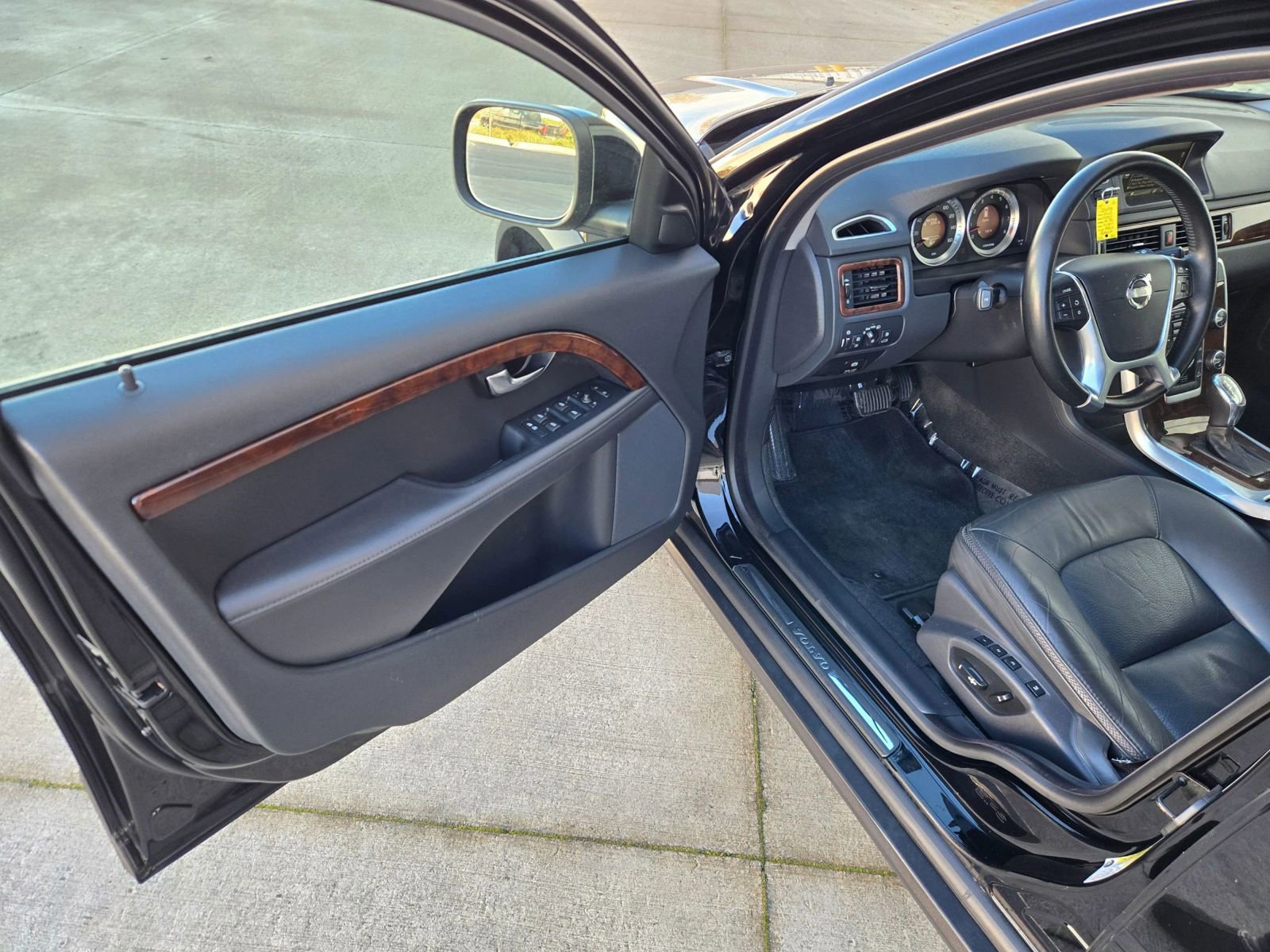 Used 2013 Volvo XC70 3.2 image 10