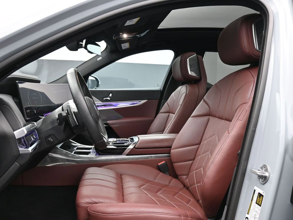 Used 2023 BMW 760i xDrive image 10