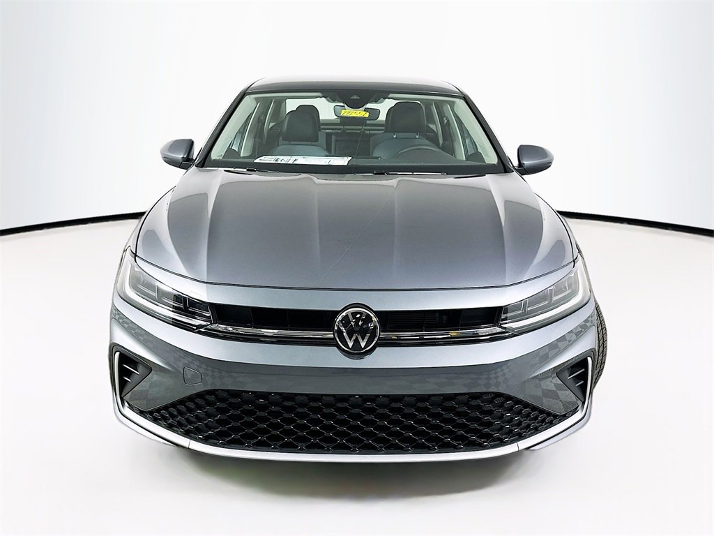 Used 2025 Volkswagen Jetta SE image 5