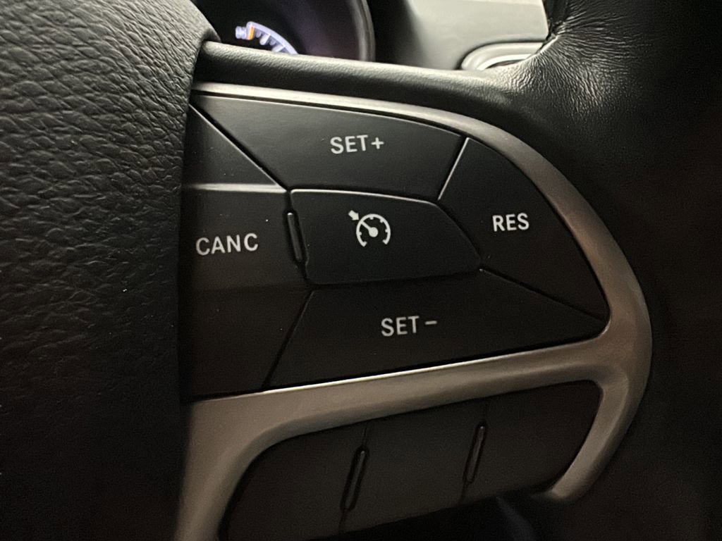 Used 2020 Jeep Grand Cherokee Limited w/ Luxury Group II image 23