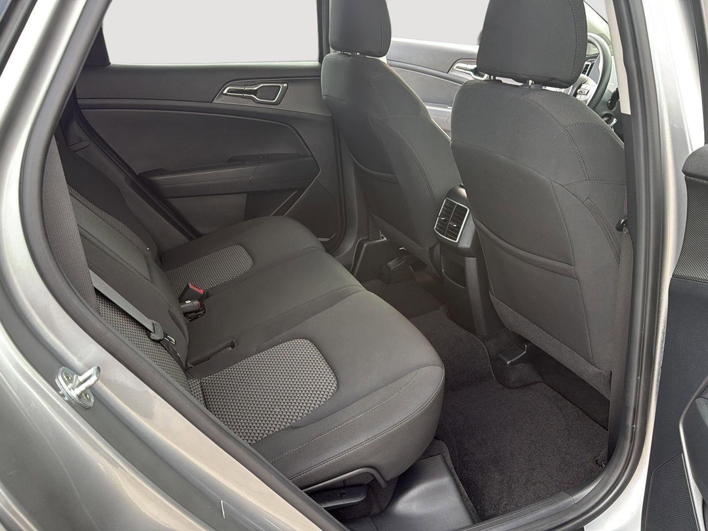 Used 2023 Kia Sportage LX image 22