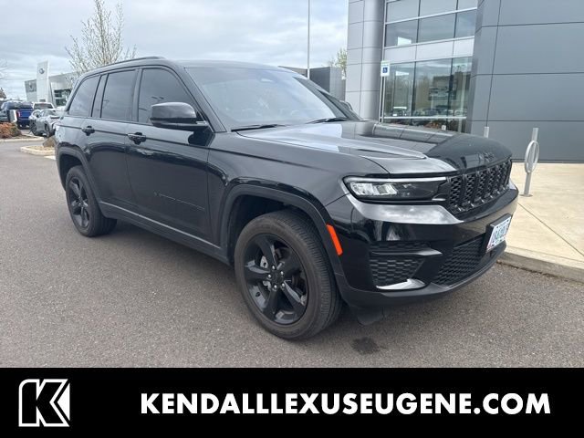 Used 2025 Jeep Grand Cherokee Altitude