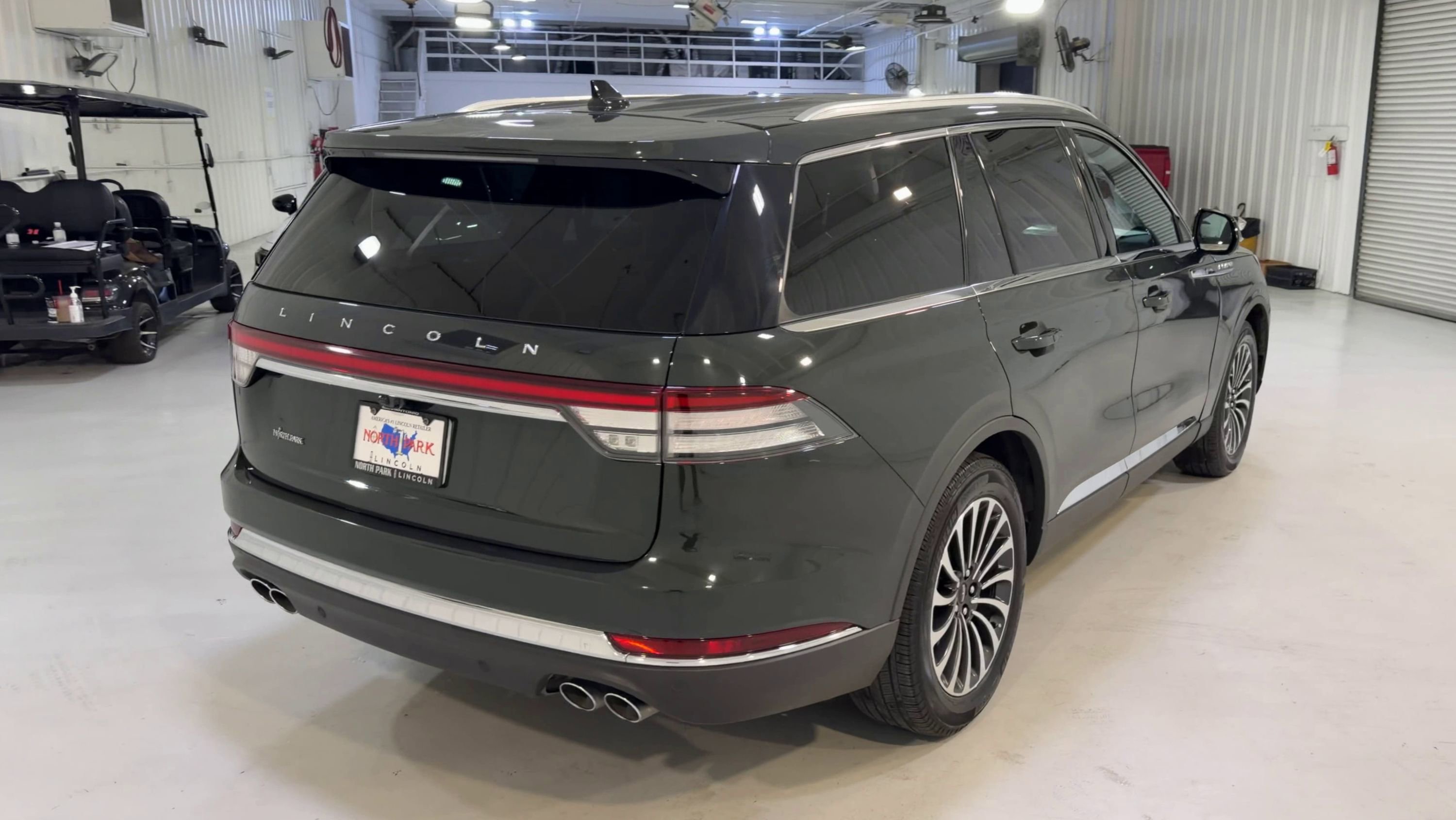 Used 2023 Lincoln Aviator Reserve w/ Equipment Group 201A RWD image 9