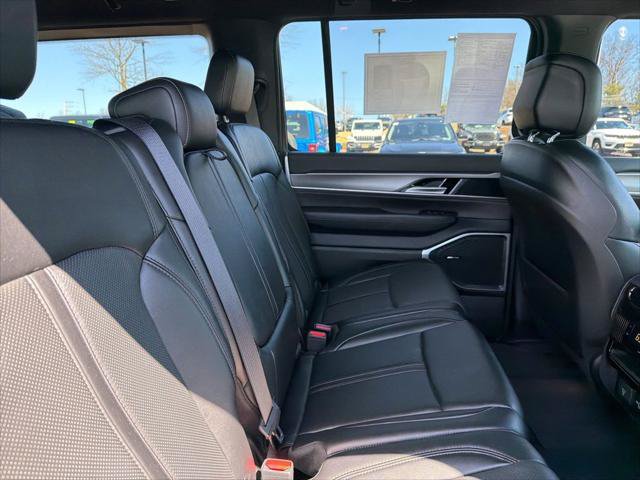 Certified 2024 Jeep Wagoneer Series II AWD/4WD image 10