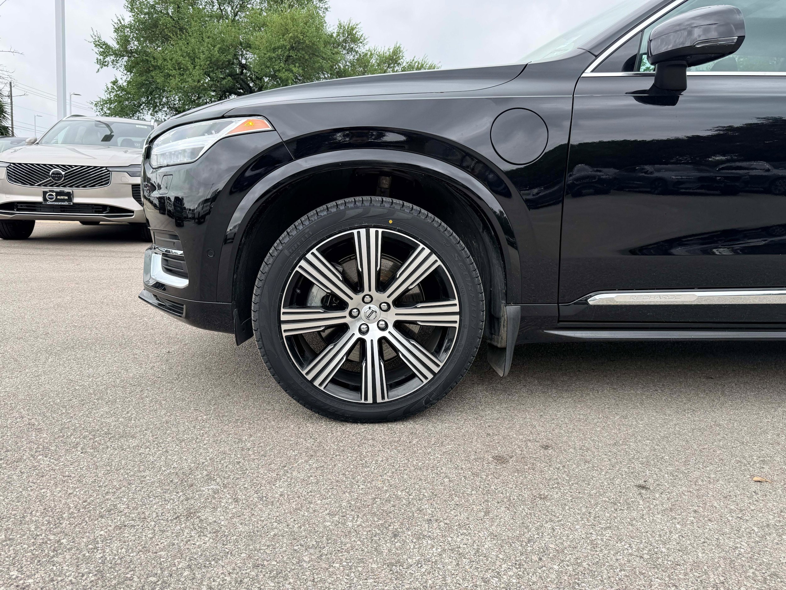 Certified 2023 Volvo XC90 T8 Plus AWD/4WD image 9