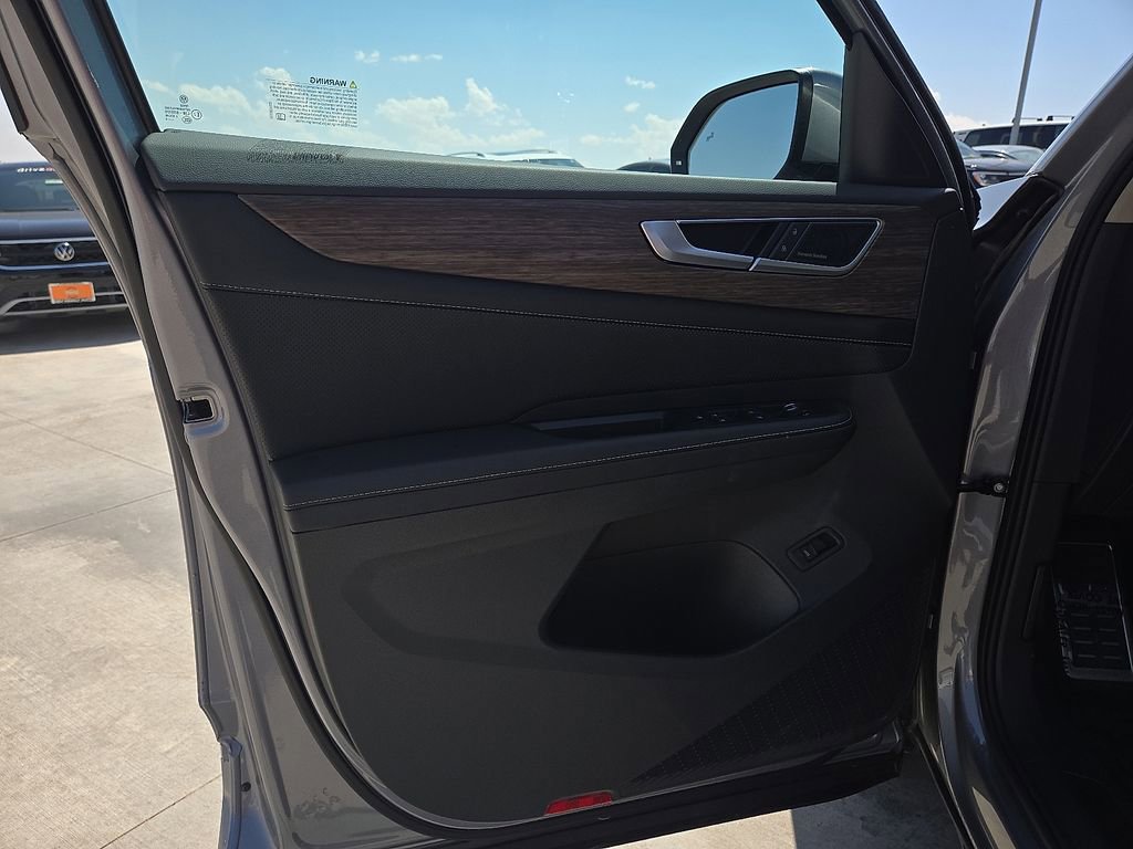 Used 2025 Volkswagen Atlas SEL Premium R-Line image 18