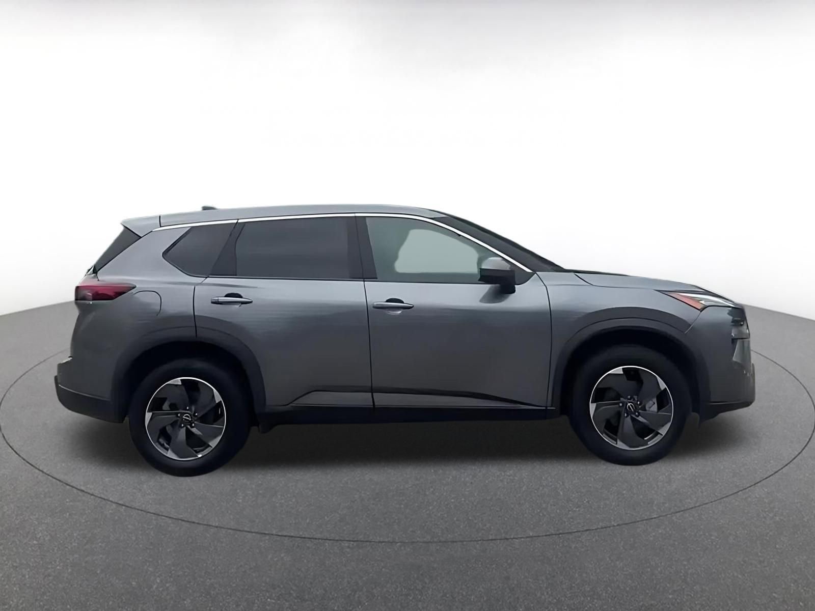 Used 2025 Nissan Rogue SV FWD image 15