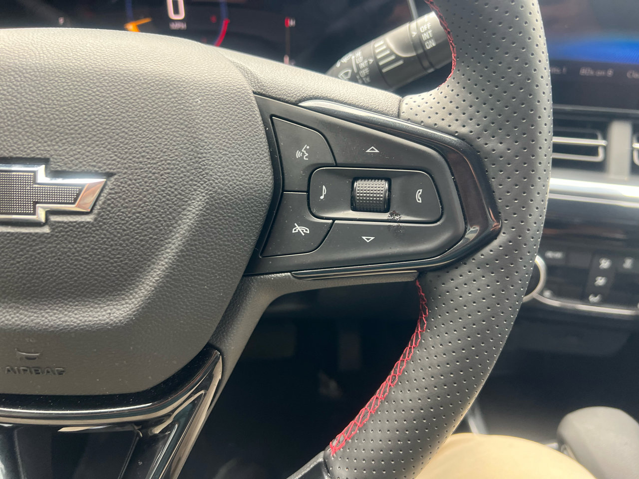 Used 2025 Chevrolet Trax RS w/ Driver Confidence Package image 29