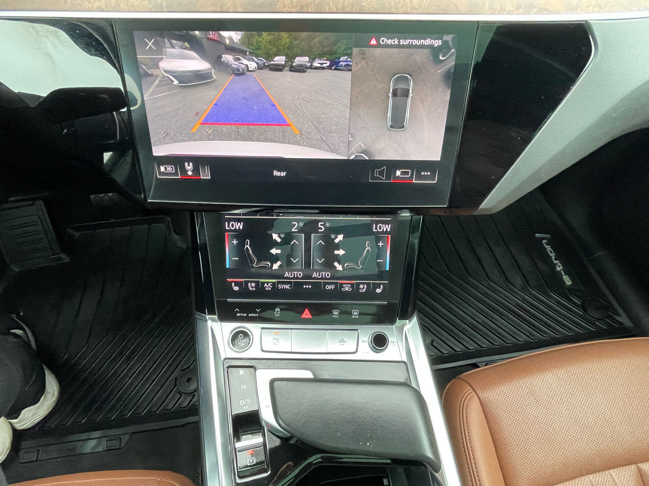 Used 2023 Audi e-tron Premium Plus w/ Premium Plus Package image 40