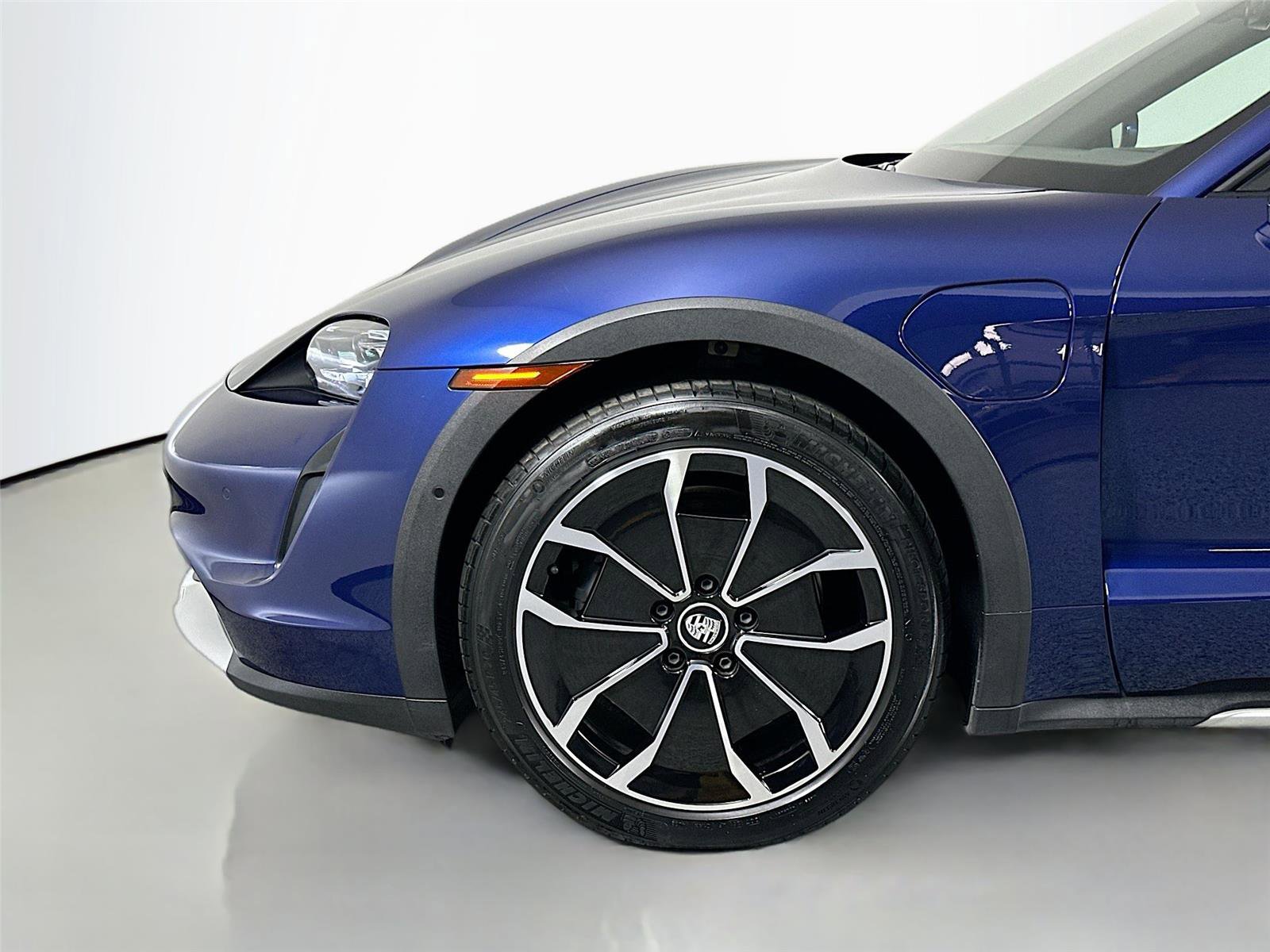 Certified 2024 Porsche Taycan 4 Cross Turismo AWD/4WD image 11