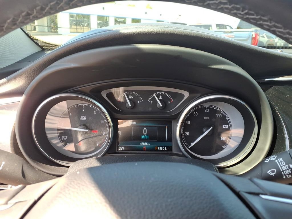 Used 2020 Buick Envision Essence FWD image 17