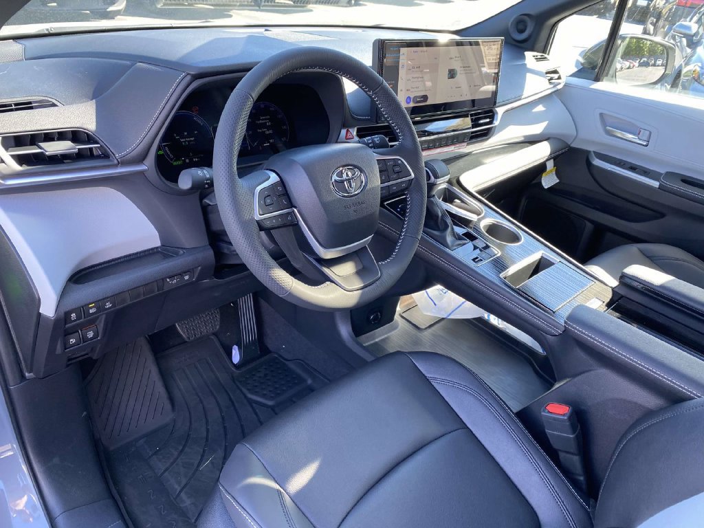 New 2026 Toyota Sienna XSE FWD image 14