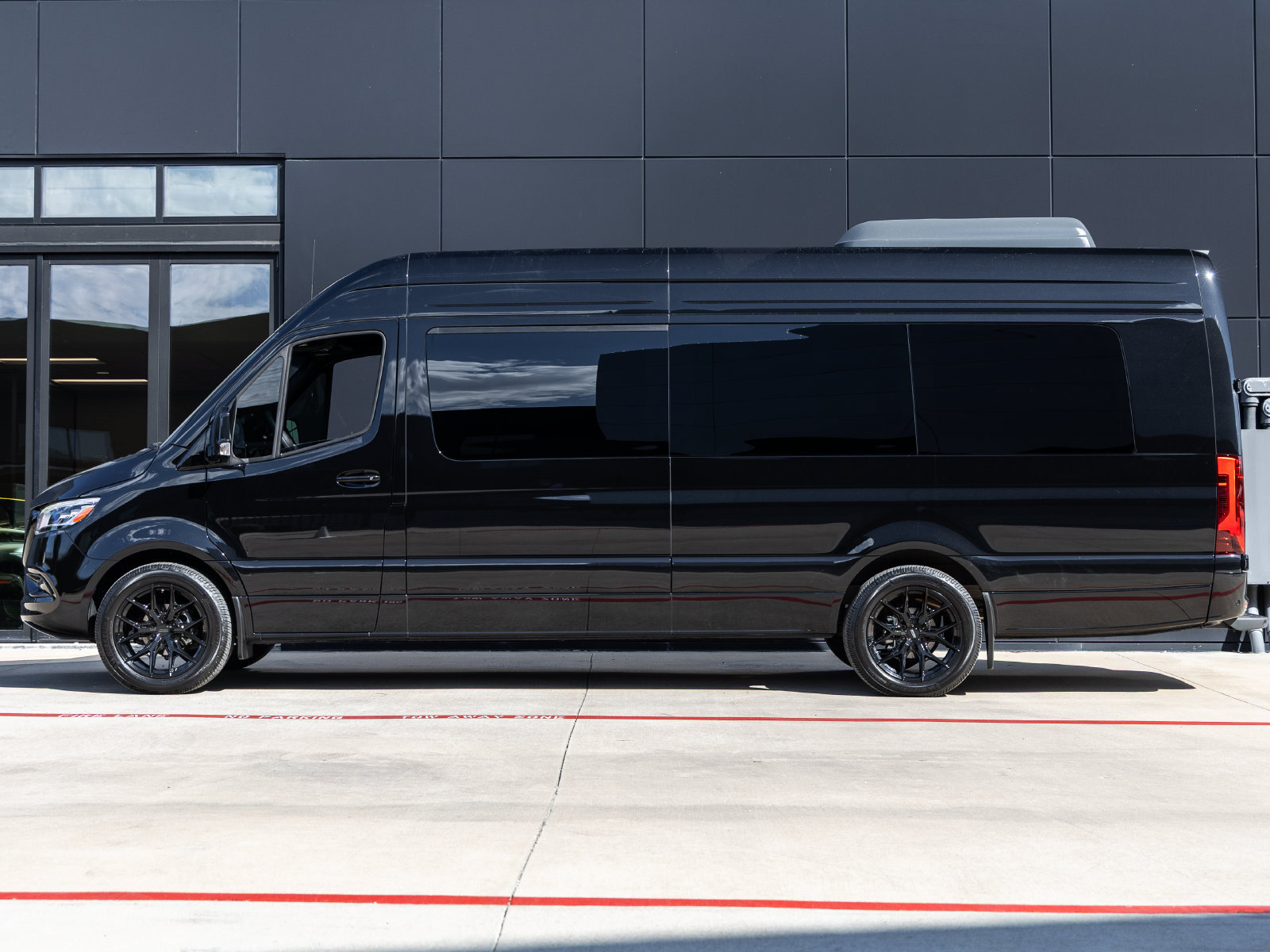 Used 2025 Mercedes-Benz Sprinter 2500 image 9