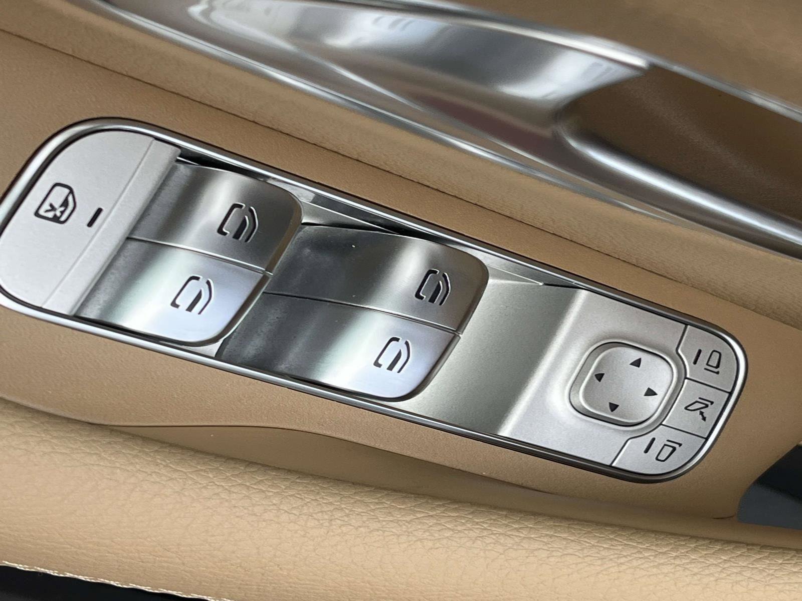 Certified 2025 Mercedes-Benz GLS 450 4MATIC image 24
