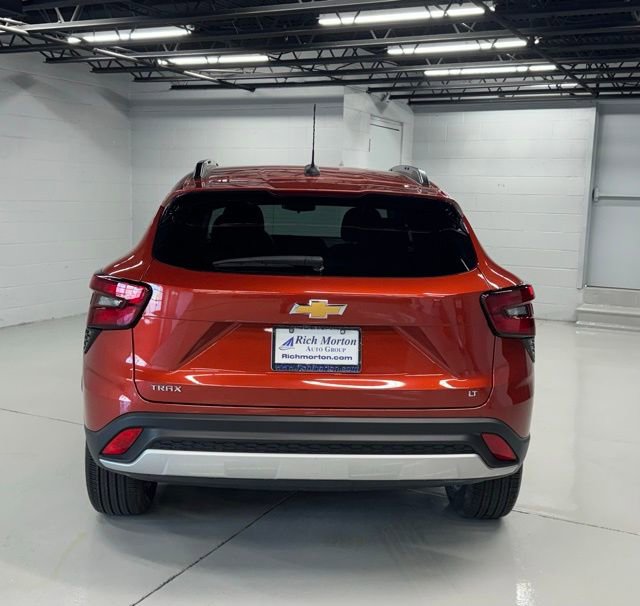 Used 2024 Chevrolet Trax LT w/ LT Convenience Package image 4