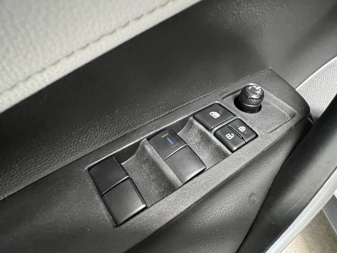 Used 2020 Toyota Corolla SE FWD image 23