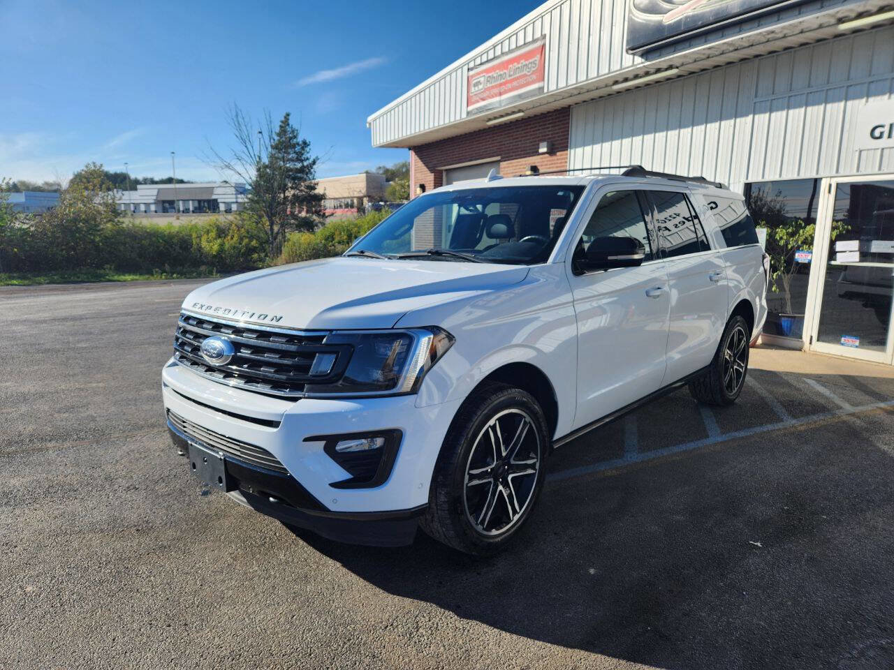 Used 2021 Ford Expedition Max Limited w/ Equipment Group 303A image 3