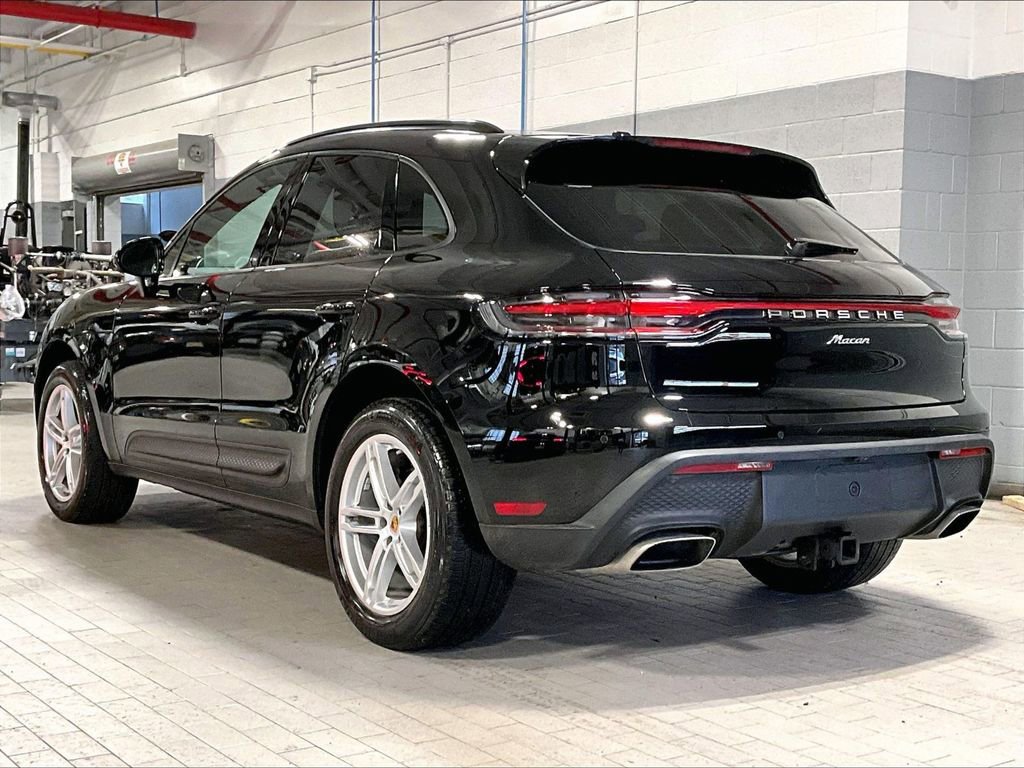 Certified 2023 Porsche Macan AWD/4WD image 3