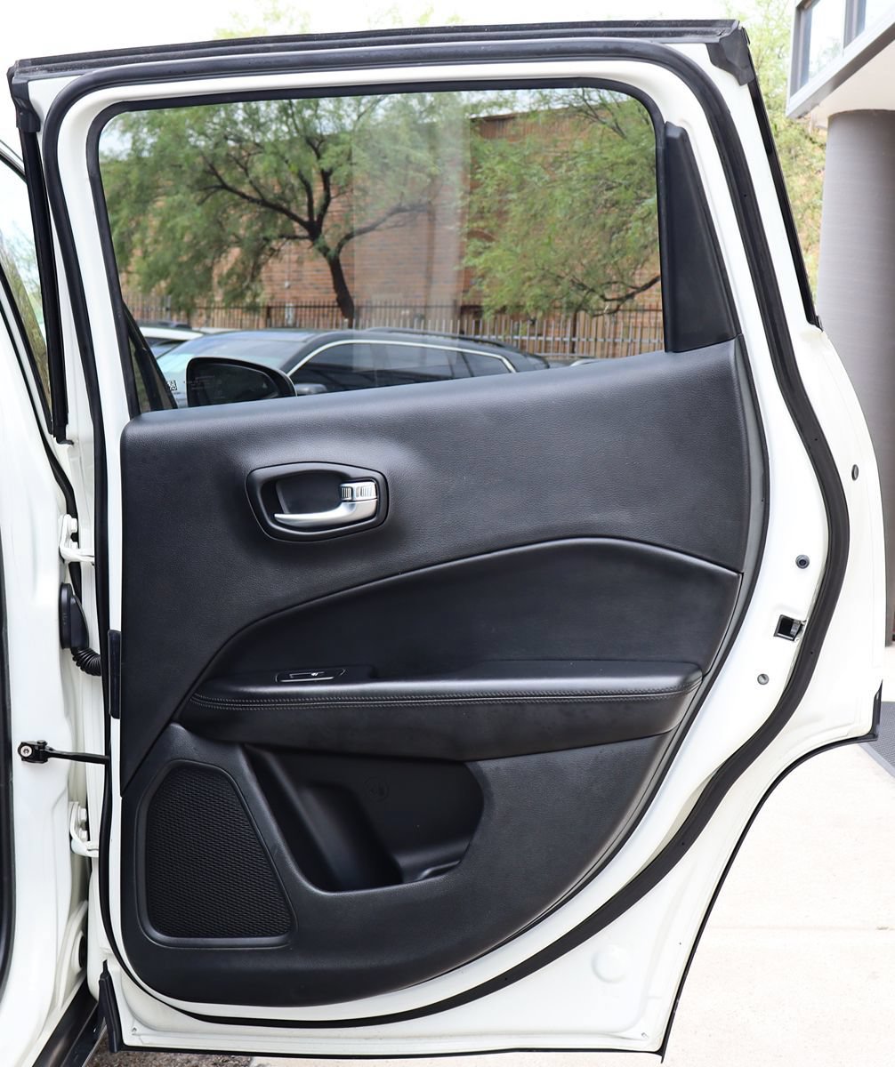 Used 2019 Jeep Compass Latitude FWD image 26
