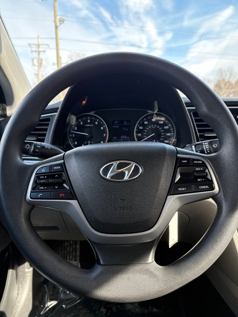 Used 2017 Hyundai Elantra SE FWD image 14