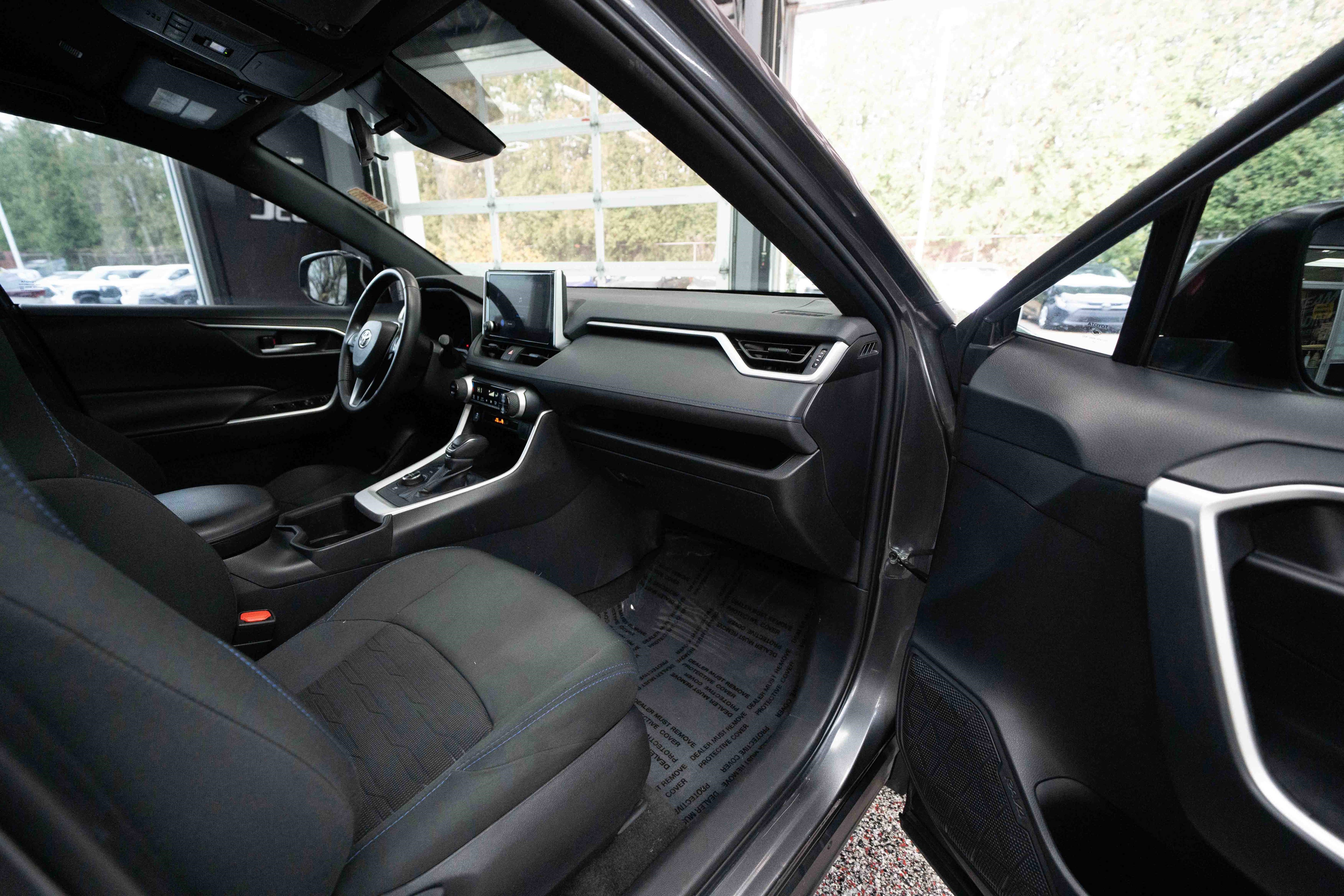 Used 2023 Toyota RAV4 SE image 26