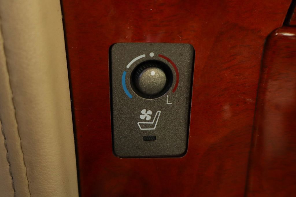 Used 2008 Lexus LX 570 4WD image 36